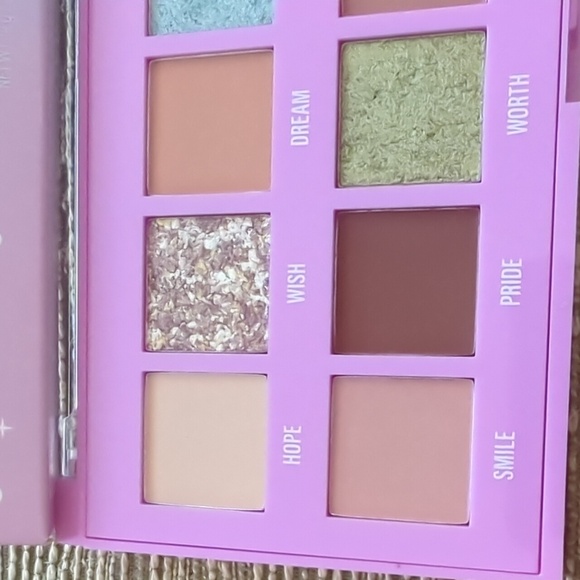 NIB Formula Z Pretty Magic Eyeshadow Palette - Picture 2 of 5